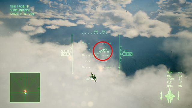 Wektor na środku pokazuje kierunek do celu, ale w tym przypadku lepiej przełączyć się na następny cel, który daje nam prawie idealną pozycję do strzału. - Walka w powietrzu w Ace Combat 7 - Ace Combat 7 Skies Unknown - poradnik do gry