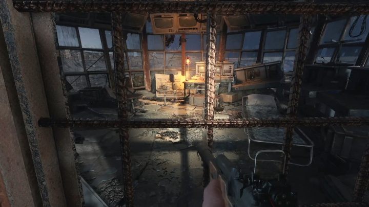 Aby zdobyć to ulepszenie musisz otworzyć drzwi znajdujące się na samej górze - Metro Exodus: Morze Kaspijskie - Ulepszenia, mapa, lista - Metro Exodus - poradnik do gry