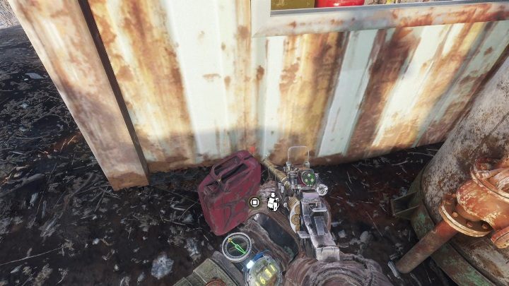 Za małym budynkiem znajdziesz pełen karnister - Metro Exodus: Wołga - Ulepszenia i ciekawe miejsca, mapa, lista - Metro Exodus - poradnik do gry