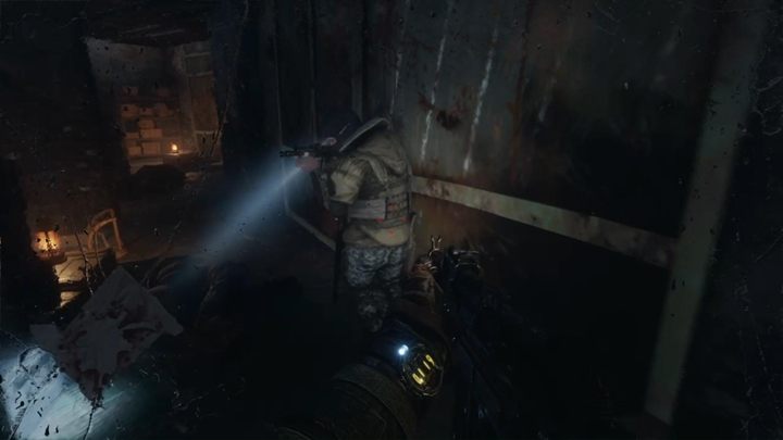 Strzelaj/ogłuszaj kolejnych wrogów, aż dotrzesz do czerwonych drzwi - Metro Exodus: Wewnątrz wrogiej bazy, Moskwa - solucja - Metro Exodus - poradnik do gry