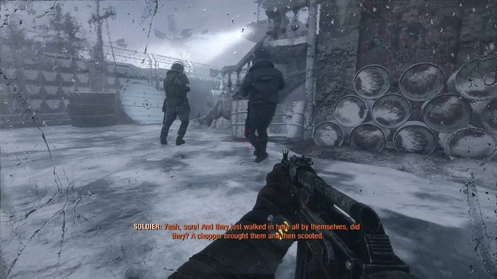 Na samym początku pozbądź się dwóch przeciwników - Metro Exodus: Wewnątrz wrogiej bazy, Moskwa - solucja - Metro Exodus - poradnik do gry