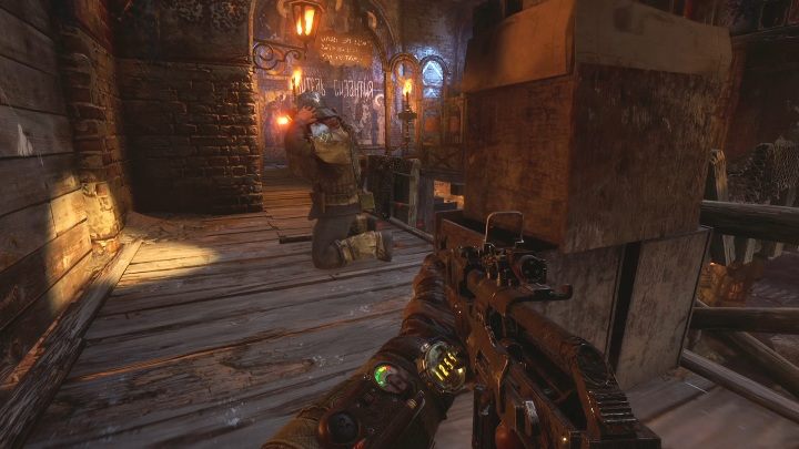 Jeśli ogłuszysz dużą ilość przeciwników, pewnym momencie wrogowie poddadzą się nawet jeśli żadnego z nich nie zabijesz, to umożliwi ci swobodną eksplorację terenu - Metro Exodus: Ucieczka z cerkwi, Wołga - solucja - Metro Exodus - poradnik do gry