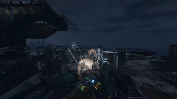 Poszukiwany przez ciebie mężczyzna pozwoli ci wejść na górę, jednak zajmie to trochę czasu - Metro Exodus: Poszukiwanie Kresta, Wołga - solucja - Metro Exodus - poradnik do gry