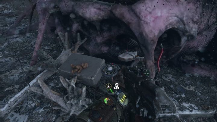 Aby zdobyć maskotkę musisz wejść na zniszczone budynki - Metro Exodus: Wołga - solucja, misja poboczna - Metro Exodus - poradnik do gry