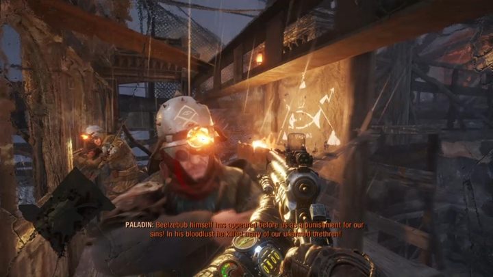 U góry zobaczysz Silantiusa, który przemawia do wiernych - Metro Exodus: Baza kultystów, Wołga - solucja - Metro Exodus - poradnik do gry