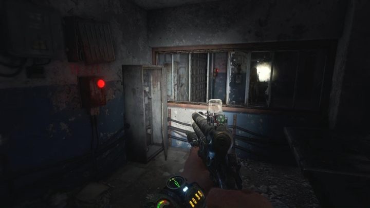 Warto skorzystać z warsztatu u kobiety i odnowić zapasy amunicji i apteczek - Metro Exodus: Stara latarnia morska, Morze Kaspijskie - solucja - Metro Exodus - poradnik do gry