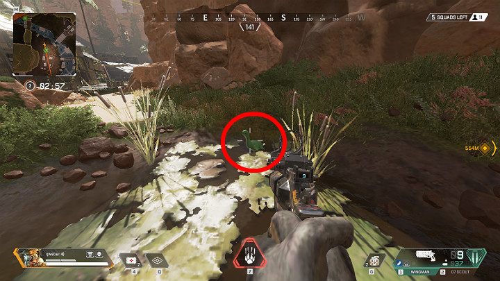 Aby potwór z Loch Ness pojawił się w Apex Legends musisz wykonać pewne zadanie, które polega na odnalezieniu 10 miniaturowych, zielonych pluszowych stworów, które zostały rozlokowane na całej mapie Królewskiego Kanionu - Gdzie znaleźć potwora z Loch Ness w Apex Legends? - Apex Legends - poradnik do gry