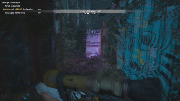 Ostatnią bombę odnajdziesz w pomarańczowym kontenerze między niebieskim, a różowym kontenerem - Przez wyżymaczkę | Solucja Far Cry New Dawn - Far Cry New Dawn - poradnik do gry