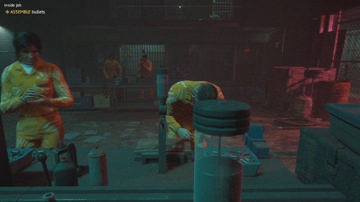 Po dotarciu do miejsca rozpoczęcia misji, będziesz musiał oddać swój ekwipunek, a następnie zostaniesz wprowadzony do więzienia - Robota od środka | Solucja Far Cry New Dawn - Far Cry New Dawn - poradnik do gry