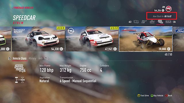 Licznik w rogu informuje Cię o odświeżeniu oferty garażu. Na żółto oznaczone są auta używane - tańsze, ale zwykle uszkodzone. - DiRT Rally 2.0: Najlepsze samochody na początek - DiRT Rally 2.0 - poradnik do gry