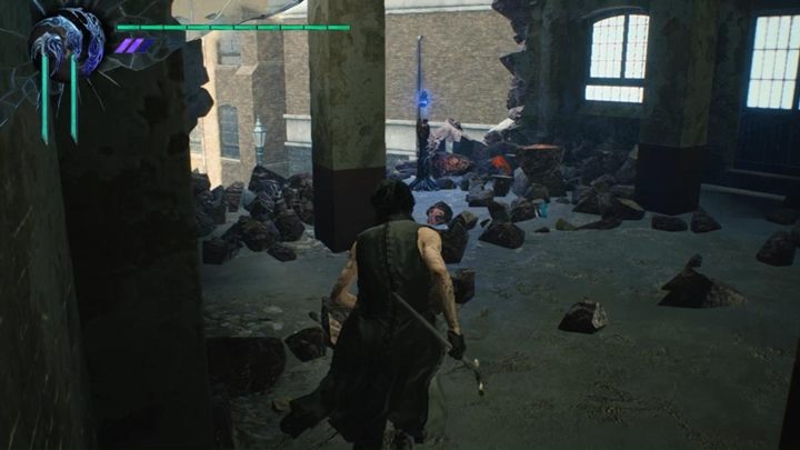 Wejdź do ruin budynku i podnieś fragment niebieskiej kuli z góry - Misja 04 - V - Solucja Devil May Cry 5 - Devil May Cry 5 - poradnik do gry