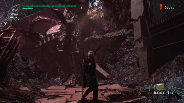 Na górze czeka na ciebie kilka macek - użyj również lewitujących kul, by dostać się do dwóch skupisk kryształów - Misja 08 - Demoniczny król - Solucja Devil May Cry 5 - Devil May Cry 5 - poradnik do gry