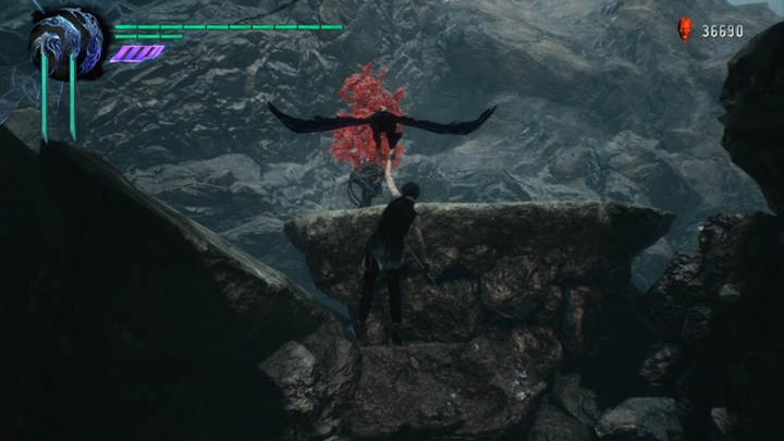 Po walce, idź przed siebie, a zobaczysz, że dalsze przejście jest zablokowane - użyj Koszmaru, by zniszczyć gruz i zdobyć ukrytą złotą kulę - Misja 09 - Genesis - Solucja Devil May Cry 5 - Devil May Cry 5 - poradnik do gry