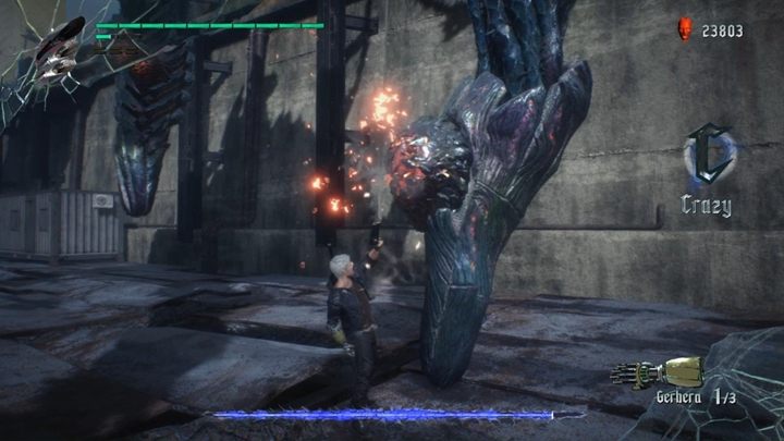 Boss jest gigantyczny i ma tylko jeden słaby punkt - czerwoną skorupę na swoich plecach - Gilgamesz - Boss w Devil May Cry 5 - Devil May Cry 5 - poradnik do gry
