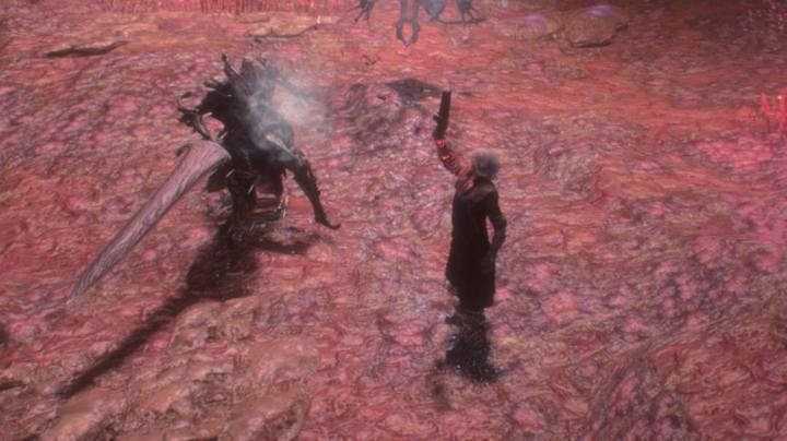 Załaduj broń, aż będzie świecić, by zadać mocniejsze obrażenia (po zakupie ulepszeń dla broni) - Dante - Arsenał, broń w Devil May Cry 5 - Devil May Cry 5 - poradnik do gry