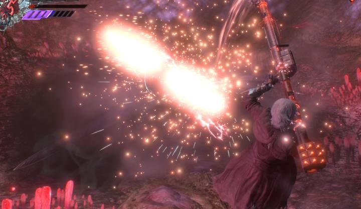 Podwójna Kalina Ann zadaje ogromne obrażenia w linii ciągłej - Dante - Arsenał, broń w Devil May Cry 5 - Devil May Cry 5 - poradnik do gry