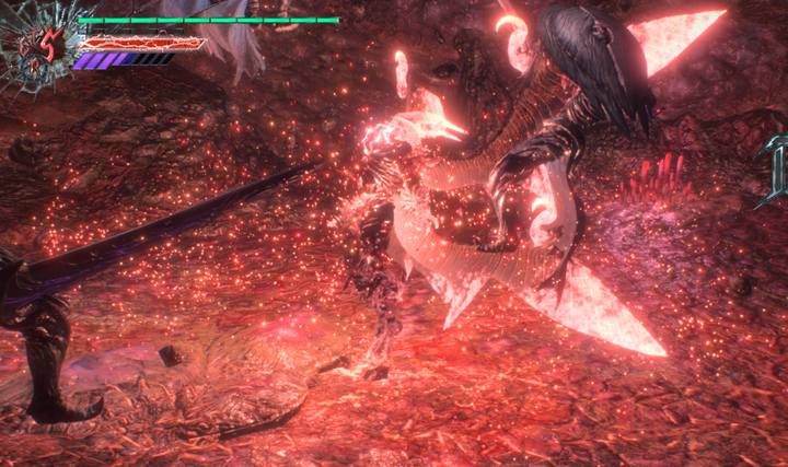 Dante używa demonicznej przemiany, by zmodyfikować swoją broń i pancerz, zadawać więcej a otrzymywać mniej obrażeń oraz zmodyfikować podstawowe ciosy, które nawet przy standardowym combo wykonanym z podstawowego ataku, powodują wykonanie efektownych i silnie raniących, obszarowych ataków - Dante - Arsenał, broń w Devil May Cry 5 - Devil May Cry 5 - poradnik do gry