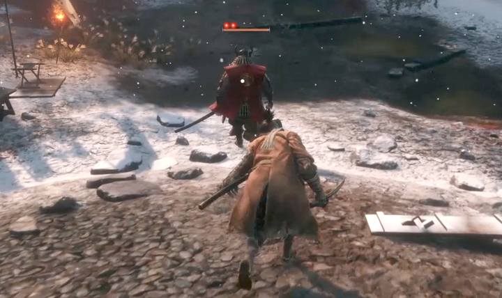 Boss będzie domyślnie stał przed ogniskiem, pośrodku areny, przy murze - Generał Tenzen Yamauchi | Boss w Sekiro Shadows Die Twice - Sekiro Shadows Die Twice - poradnik do gry