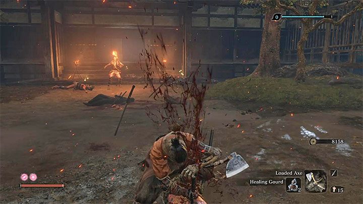 Kontra sama w sobie nie zadaje żadnych obrażeń, ale tuż po jej poprawnym wykonaniu możesz wcisnąć przycisk ataku (domyślnie R1 / RB) po to żeby odpalić śmiertelny cios - Jak używać Kontry Mikiri w Sekiro Shadows Die Twice? - Sekiro Shadows Die Twice - poradnik do gry