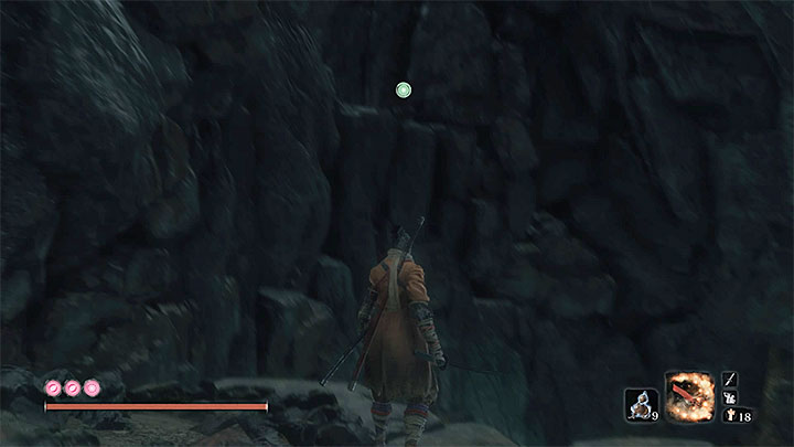 Obróć się w lewo i odszukaj zaczep nad bohaterem - pokazuje go dołączony obrazek - Koraliki modlitewne | Przedmioty specjalne w Sekiro Shadows Die Twice - Sekiro Shadows Die Twice - poradnik do gry