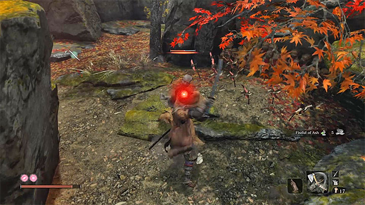 Zaatakuj dowolnego przeciwnika i doprowadz do pozbawienia go paska postury, dzięki czemu znajdzie się w osłabionym stanie - Jak wykonać Śmiertelny cios od tyłu w Sekiro Shadows Die Twice? - Sekiro Shadows Die Twice - poradnik do gry