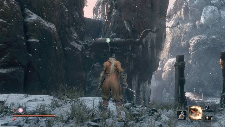 Używając haka i liny będziesz w stanie przedostawać się przez przepaści oraz wchodzić na dachy budynków - Podzamcze Ashiny | Solucja Sekiro Shadows Die Twice - Sekiro Shadows Die Twice - poradnik do gry