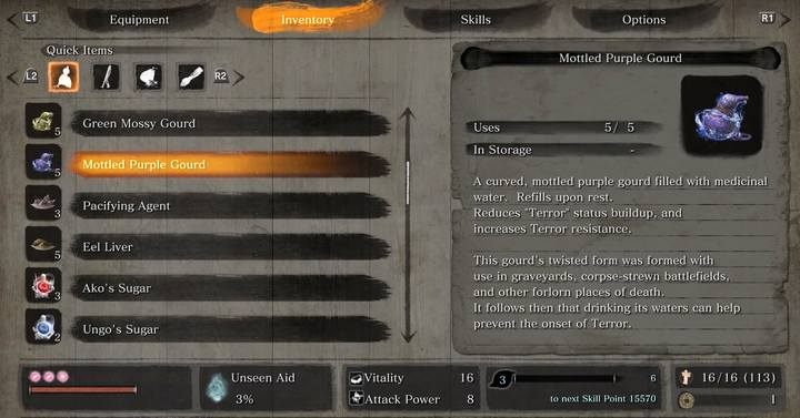 Handlarz - Wygnany kramarz - którego odnajdziesz w Głębinach Ashiny (Wioska Mibu), oferuje w swoim sklepie Fioletową tykwę za 1800 sen - Jak uodpornić się na Strach w Sekiro? - Sekiro Shadows Die Twice - poradnik do gry