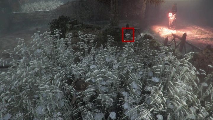 Po tym jak weźmiesz znajdującą się w okolicy wazę, poczekaj, aż strażnik dotrze do muru - A Plague Tale Innocence: Dziedzictwo rodu De Rune - solucja, opis przejścia - A Plague Tale Innocence - poradnik do gry