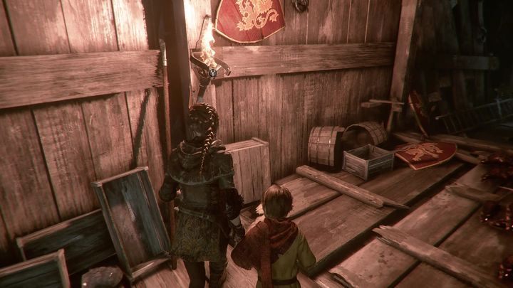 Jeśli chcesz, uratować człowieka, to w połowie korytarza odłóż pochodnię do uchwytu i za pomocą Ignifera rozpal latarnię stojącą przy mężczyźnie - A Plague Tale Innocence: Czas kruków - solucja, opis przejścia - A Plague Tale Innocence - poradnik do gry