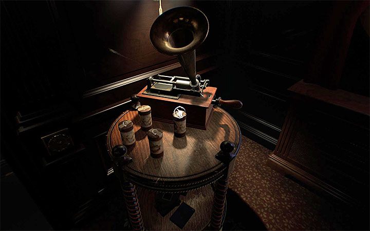 Każda odnaleziona taśma przeniesiona zostanie do kajuty bohatera, którą odwiedza się w przerwach pomiędzy zaliczaniem kolejnych aktów - Lista trofeów gry Layers of Fear 2 - Layers of Fear 2 - poradnik do gry