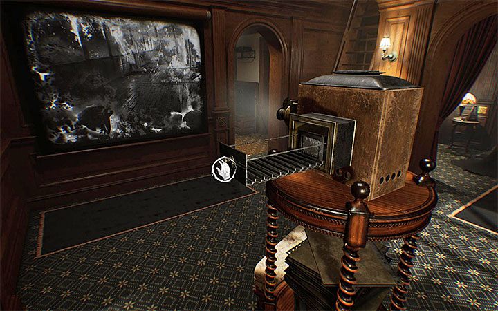 Każdy odnaleziony slajd przeniesiony zostanie do kajuty bohatera, którą odwiedza się w przerwach pomiędzy zaliczaniem kolejnych aktów - Lista trofeów gry Layers of Fear 2 - Layers of Fear 2 - poradnik do gry