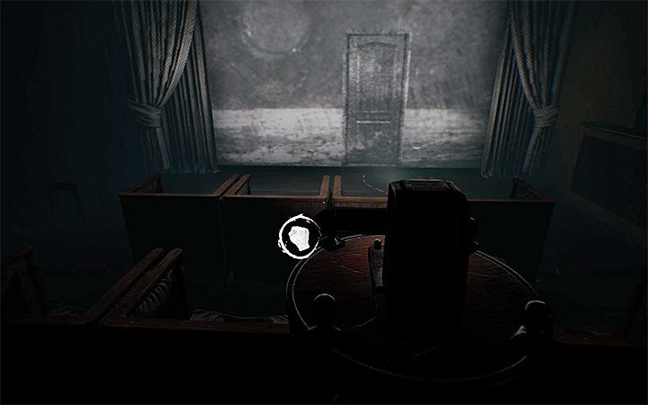 W jednym z kolejnych pomieszczeń do rozwiązania jest zagadka z projektorem - Makieta statku i dalsza eksploracja | Solucja Layers of Fear 2 - Layers of Fear 2 - poradnik do gry