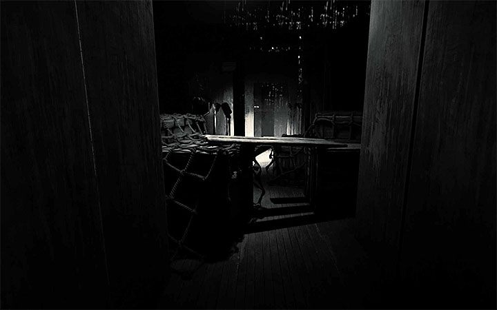 Po drodze natrafisz natrafisz na lokację, w której można zabrać młotek ze stołu - Końcowa część eksploracji i ucieczka | Solucja Layers of Fear 2 - Layers of Fear 2 - poradnik do gry