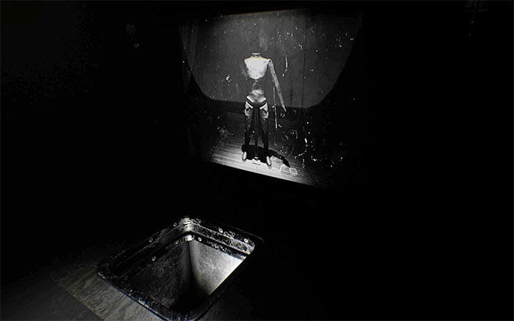 Trzeci akt rozpoczniesz wyjątkowo nie dzięki otwarciu drzwi, a poprzez wskoczenie do pokazanej dziury w podłodze, która pojawiła się przed ekranem gdzie wyświetlony został film - Kuchnia | Solucja Layers of Fear 2 - Layers of Fear 2 - poradnik do gry