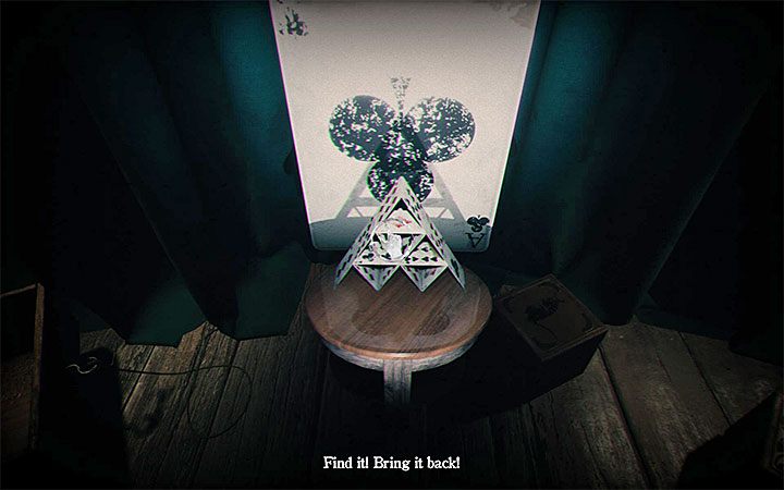 W nowej wersji sypialni podejdź do domku z kart i wejdź w interakcję z nim żeby pozyskać kartę (asa) - Sypialnia | Solucja Layers of Fear 2 - Layers of Fear 2 - poradnik do gry