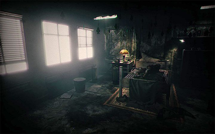 W jednym z bocznych obszarów znajduje się pomieszczenie ze zwęglonym manekinem leżącym na łóżku - Uwalnianie szczurów z klatek | Solucja Layers of Fear 2 - Layers of Fear 2 - poradnik do gry