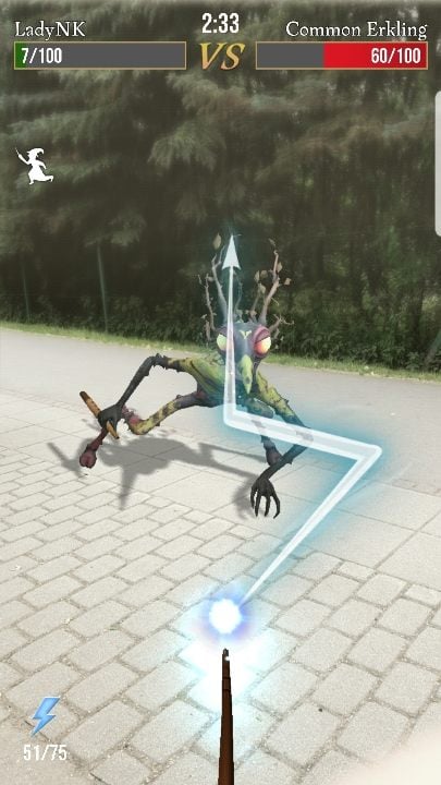 Aby wycelować musisz wyrównać okrąg z okręgiem na ciele wroga - Walka w Harry Potter Wizards Unite - Harry Potter Wizards Unite - poradnik do gry