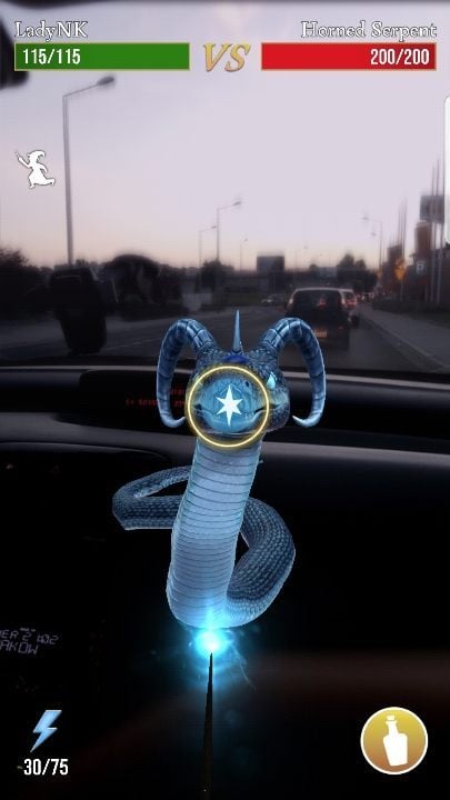 Łapanie potworów w poruszającym się aucie/autobusie bywa dość męczące - Czy mogę grać w autobusie lub w aucie | Harry Potter Wizards Unite? - Harry Potter Wizards Unite - poradnik do gry