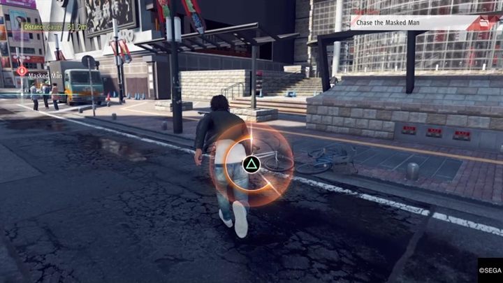 Po przerywniku będziesz ścigał Masked Man-a, który ukradł ci komórkę - Judgment: Rozdział 2 Beneath the Surface - solucja, opis przejścia - Judgment - poradnik do gry