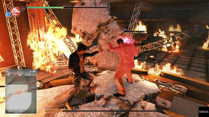 Spotkasz wroga, Ozaki, którego będziesz musiał pokonać w walce - Judgment: Rozdział 11 Curtain Call - solucja, opis przejścia - Judgment - poradnik do gry