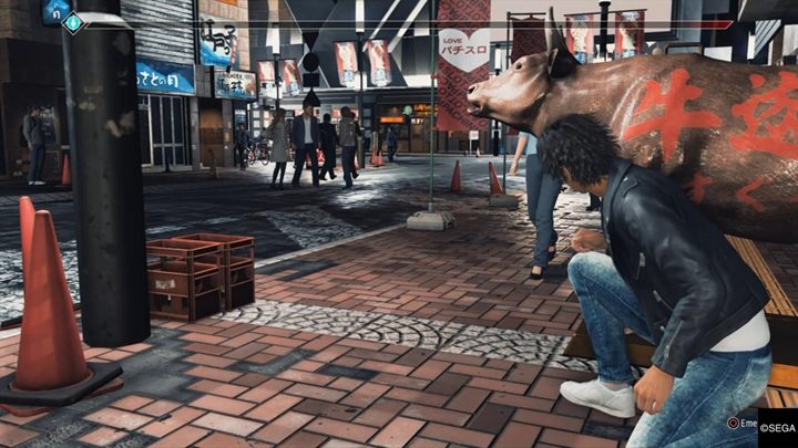 Opis: Podczas finału, gdy wrócisz do mieszkania Yagamiego (po wcześniejszej wizycie w barze Tender) okaże się, że pewien mężczyzna chce skoczyć z dachu - Judgment: Ulice Kamurucho - solucja, opis przejścia, poboczne śledztwa - Judgment - poradnik do gry