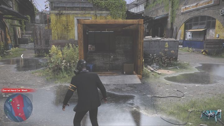 Fragment telefonu komórkowego znajduje się na ogrodzonym balkonie w niewielkim budynku sąsiadującym z konstrukcją - Watch Dogs Legion: Relikty - mapa Lambeth, lokacje - Watch Dogs Legion - poradnik do gry