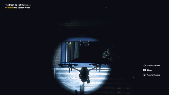 Po prawej stronie na górze znajdują się niebieskie obramowania, kieruj się w ich stronę - Watch Dogs Legion: Czarna dziura pod Battersea - solucja, opis przejścia - Watch Dogs Legion - poradnik do gry