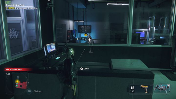 Przejmij kontrolę nad uszkodzonym pająkobotem, którym zajmuje się pewien pracownik - Watch Dogs Legion: Rozgrzebywanie przeszłości - solucja, opis przejścia - Watch Dogs Legion - poradnik do gry