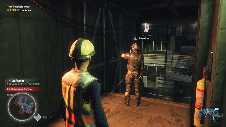 Po skończonej cutscence, znajdziesz się po drugiej stronie budynku, obal przeciwnika i ucieknij z zastrzeżonej strefy aby ukończyć misję - Watch Dogs Legion: Demaskator - solucja, opis przejścia - Watch Dogs Legion - poradnik do gry