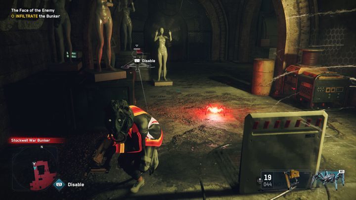 Na samym końcu znajduje się kolejna wieżyczka, oraz pająkobot, który będzie biegł do ciebie, gdy zbliży się dostatecznie blisko, zatrzyma się i po chwili wybuchnie - Watch Dogs Legion: Twarz wroga - solucja, opis przejścia - Watch Dogs Legion - poradnik do gry