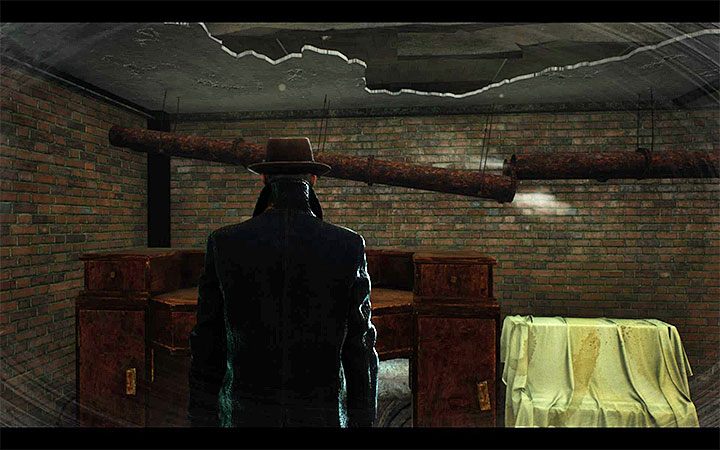 Pozostań w tym samym miejscu gdzie przebywa ranny członek KKK i podejdź do ściany z namalowanym na niej białym krzyżem - Na łeb, na szyję (Nosedive) | Solucja The Sinking City - The Sinking City - poradnik do gry