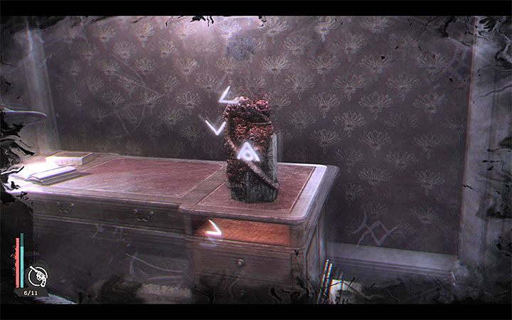 Raz jeszcze zbadaj ołtarz i tym razem zabierz z niego klucz w kształcie oka (Manor Key) - Ugoda z diabłem (Deal with the Devil) | Solucja The Sinking City - The Sinking City - poradnik do gry