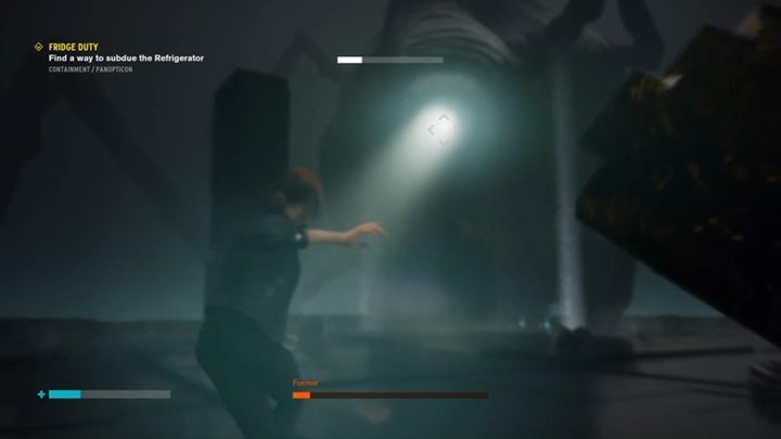 Boss używa w trakcie walki potężnych nóg, którymi będzie próbował cię zmiażdżyć - Control: Poprzednik - boss, jak pokonać? - Control - poradnik do gry