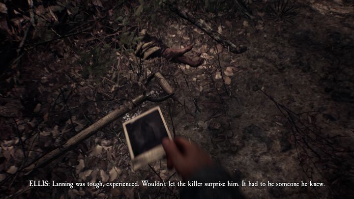 Wracając w stronę rzeki w rozdziale 5, natrafisz na kolejną fotografię leży ona na skale w miejscu, gdzie na drodze znajduje się kałuża - Zdjęcia | Sekrety w Blair Witch - Blair Witch - poradnik do gry